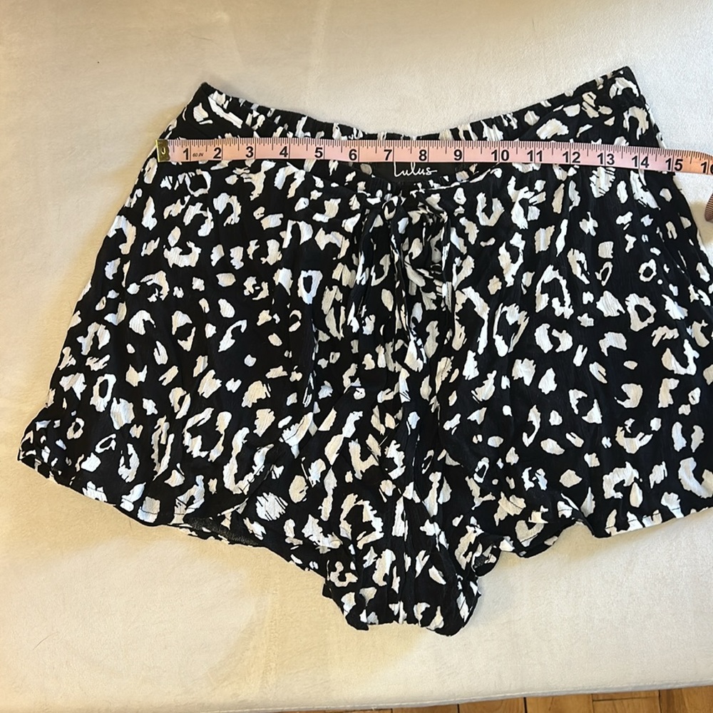 Lulu’s Cheetah print shorts (L) - Picture 9 of 13